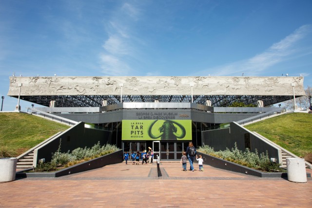 tarpits_museum_front_entrance