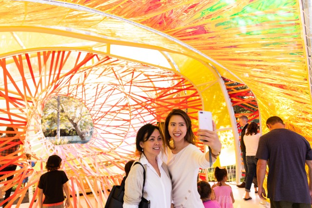 serpentine pavilion guests selfie