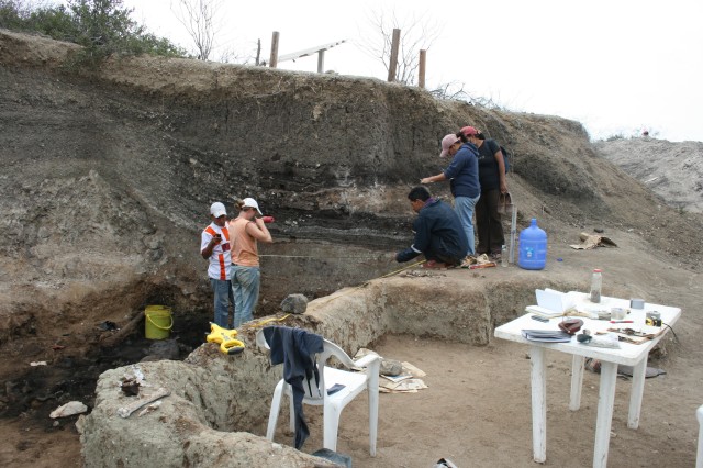 students map asphalt-preserved fossils at the Tanque Loma tar pit locality in southwest Ecuador.