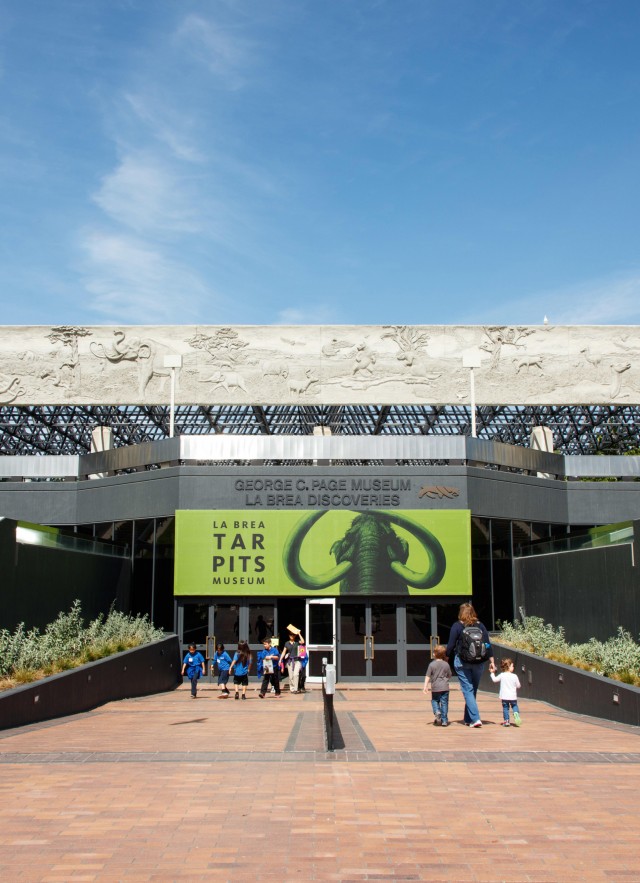 tarpits_museum_front_entrance