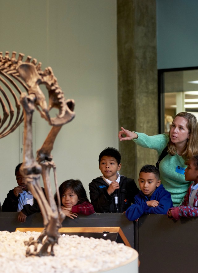 school group kids field trip smilodon fossil la brea tar pits