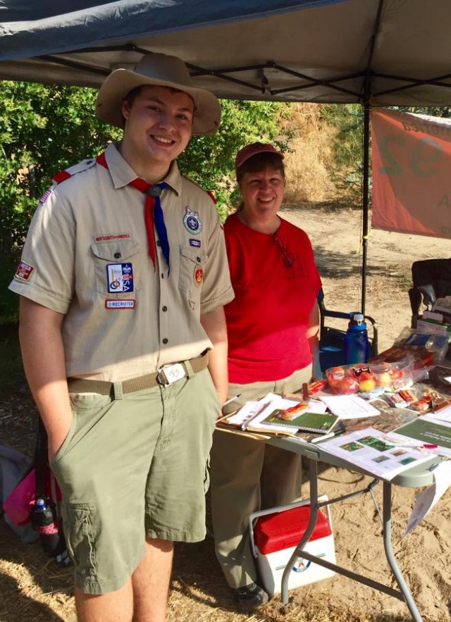 Bret and Bryn Potter greet the Bioblitzers as they arrive at O'Melveny Park. photo: Lisa Gonzalez