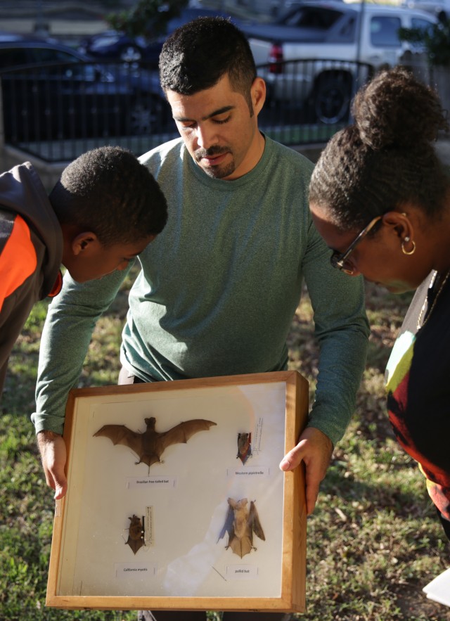 Miguel Ordeñana shows bats to the Robateau's
