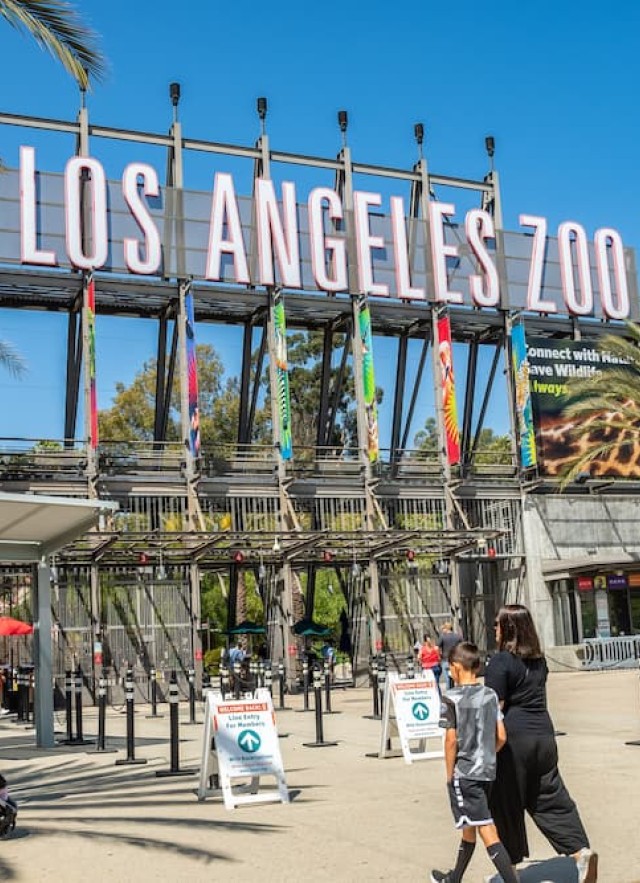 Front entrance with the sign "Los Angeles Zoo" and ticketing area