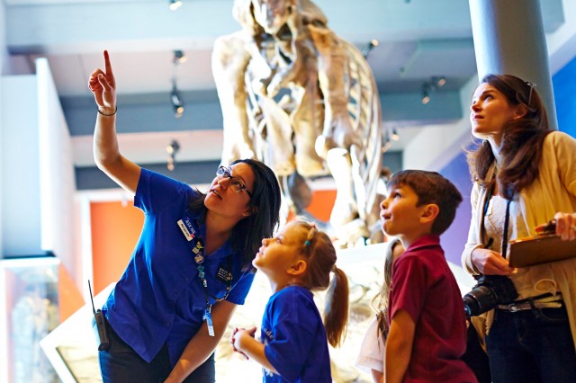 gallery interpreter with kids in dinosaur hall field trip