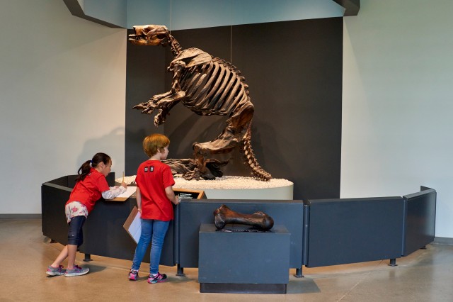 adventures in nature kids in front of giant ground sloth exhibit la brea tar pits